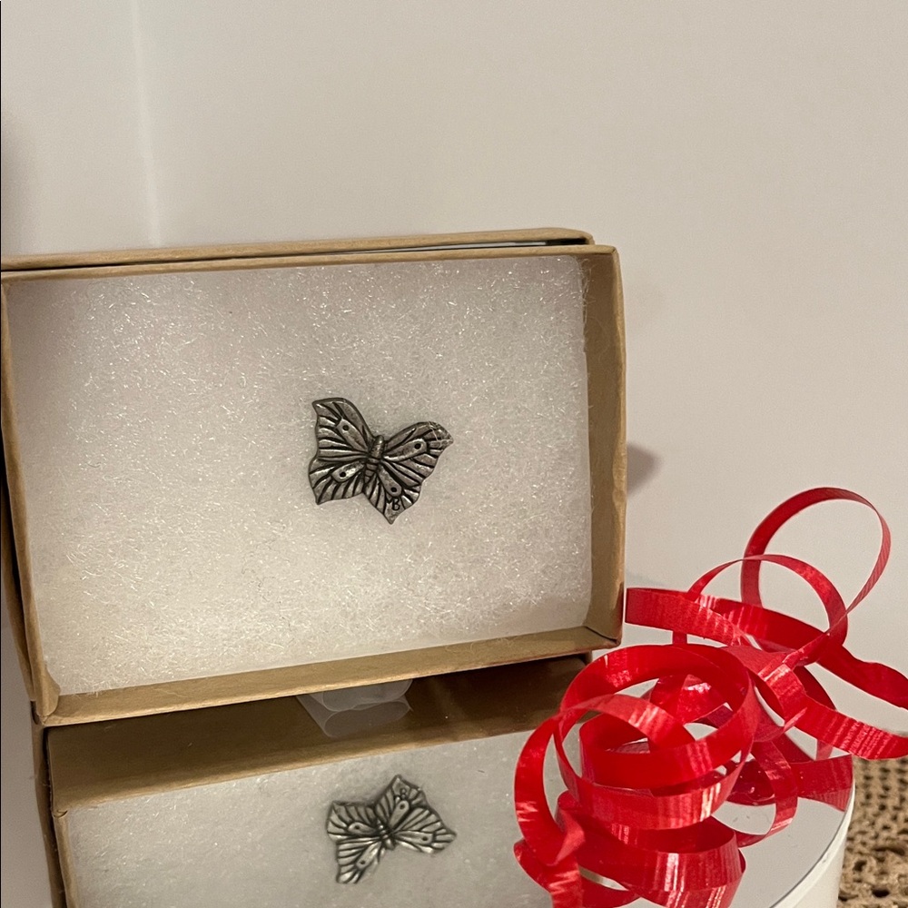 Intricate Silver Butterfly Brooch - Picture 2 of 8